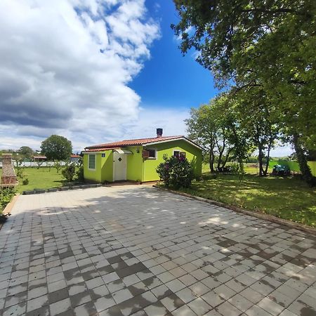 Kuca Za Odmor Tri Sunca Villa Pula Exteriör bild
